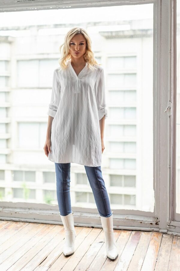 Tunic with buttons in white color