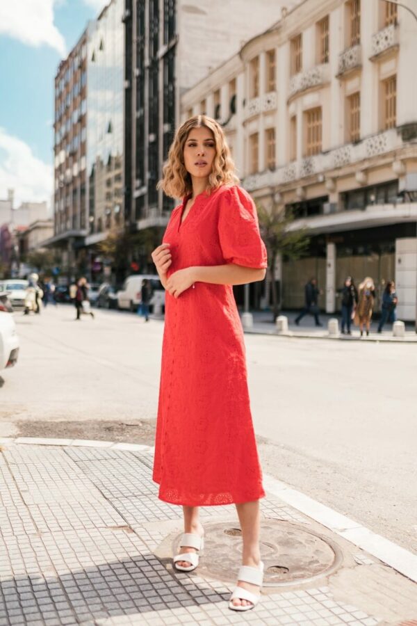 Perforated dress with buttons in pink color